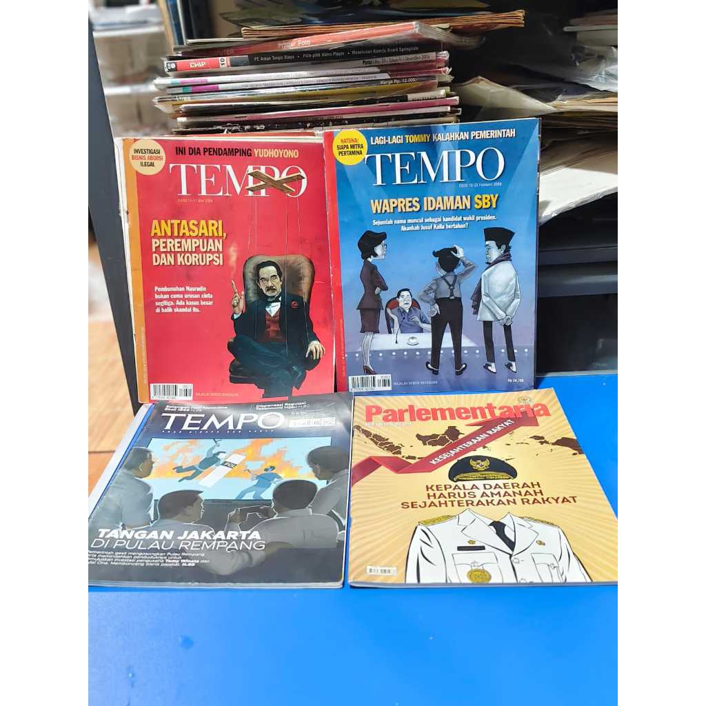 MAJALAH TEMPO DAN PARLEMENTARA ANTASARI 4 BUKU