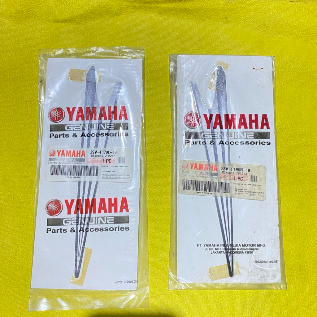 striping stiker Cover body tengah Yamaha Xeon GT 125 2014 putih original YGP 2SV-F179L-10 2SV-F179M-