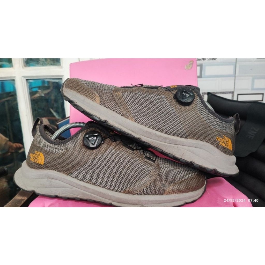 Sepatu Outdoor TNF boa second