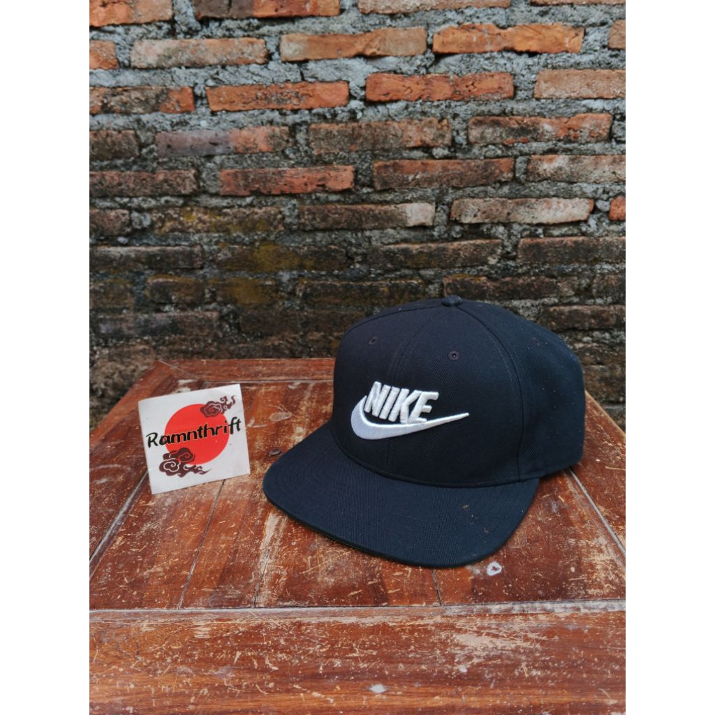 topi nike big logo