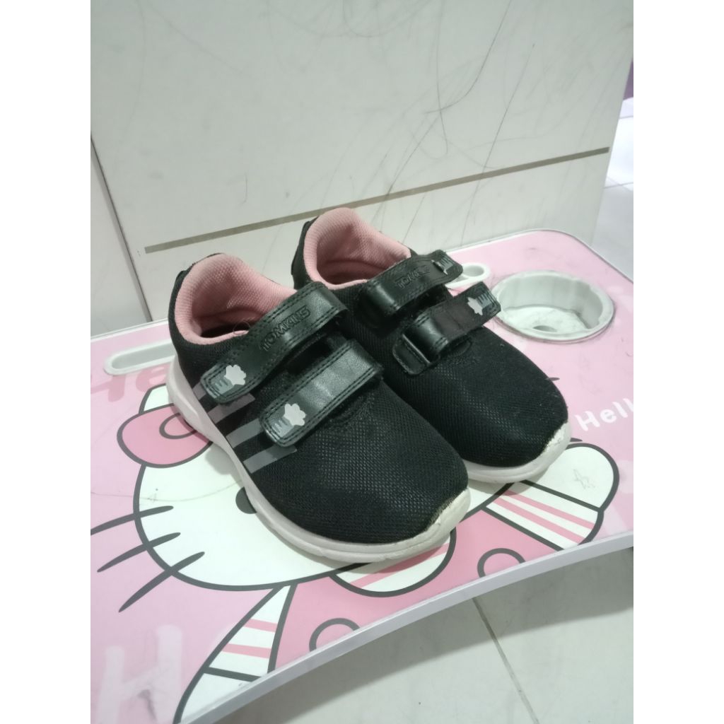 sepatu anak perempuan merk Tomkins no 30