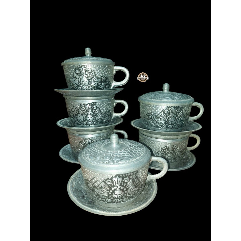 Cangkir kopi lawas perak bakar