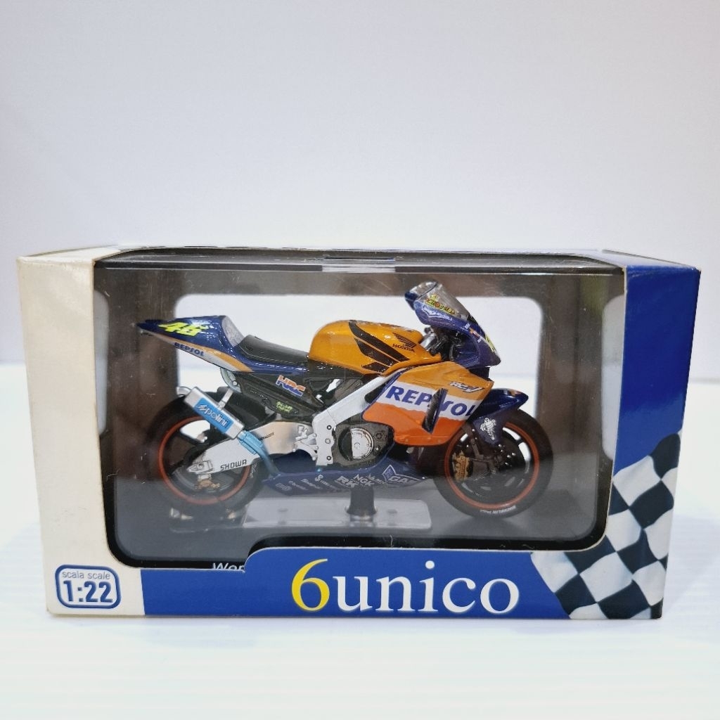 Italeri Honda RC211V Valentino Rossi #46 World Champion 2002