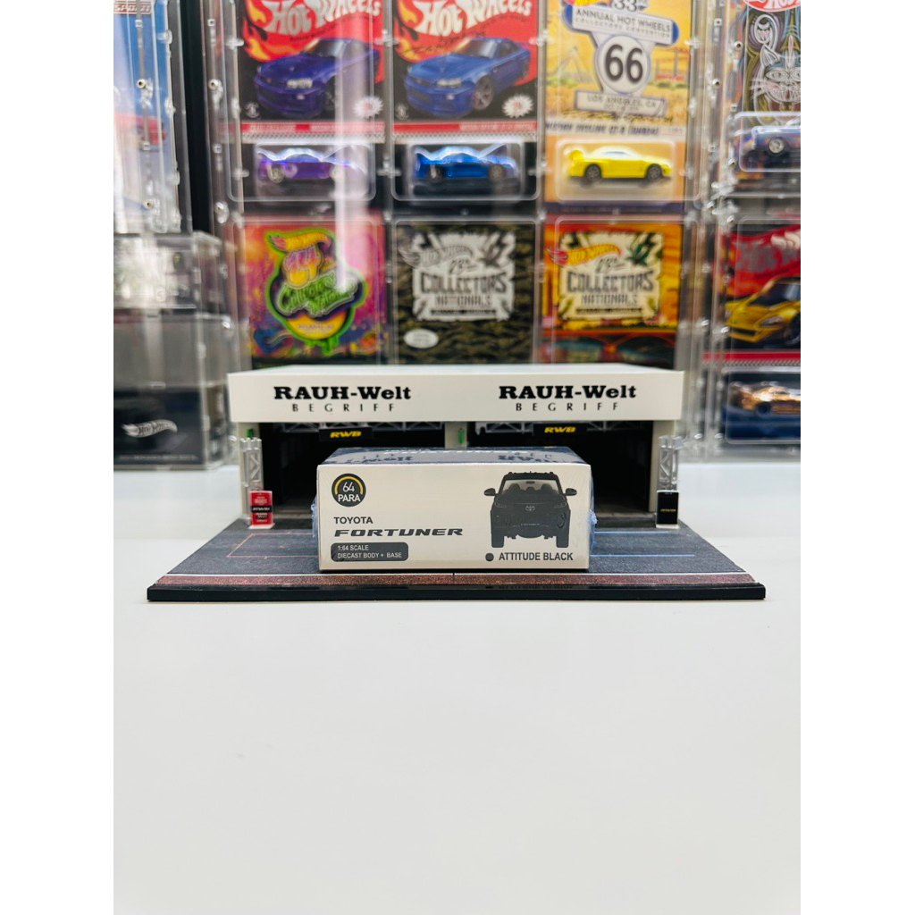 Para64 1:64 2023 Toyota Fortuner Attitude Black