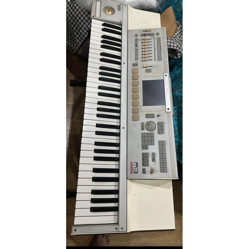 korg m3 keyboard piano synthetizer