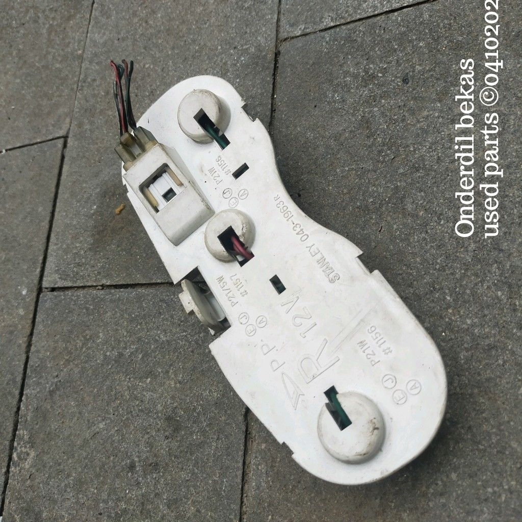 socket lampu stoplamp kanan Daihatsu charade classy