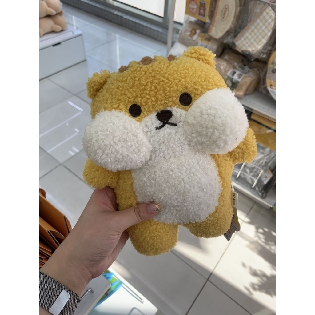 Boneka THE BOYZ Cue Shiba Kuning Pipi Gembul Pipi Besar Boneka Doll Daiso Korea