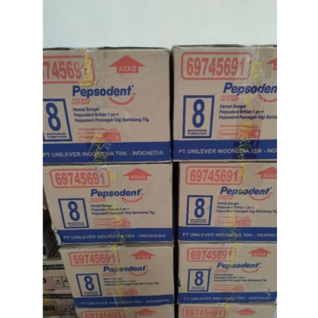 1karton Pasta gigi Pepsodent 75gr + sikat gigi dalam kemasan