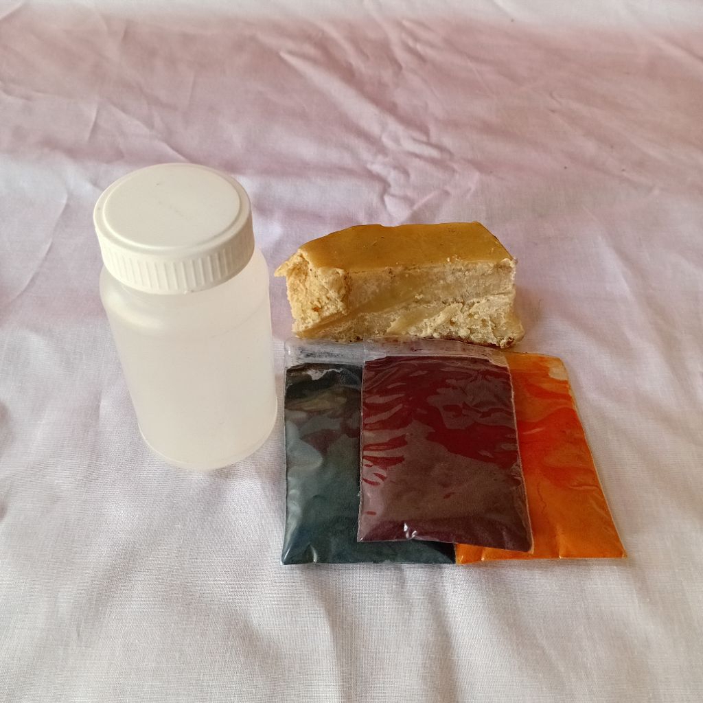 Pewarna remasol 15 gram, waterglass dan malam batik