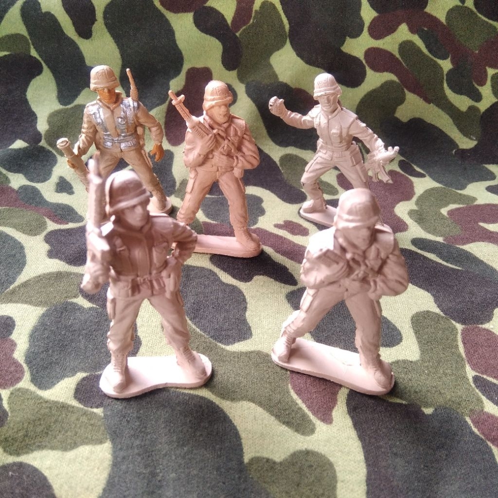 Figure Tentara Jadul Combat Army Man Tentara Plastik Jadul Us Army M16 Mainan Jadul 
set isi 5 tenta