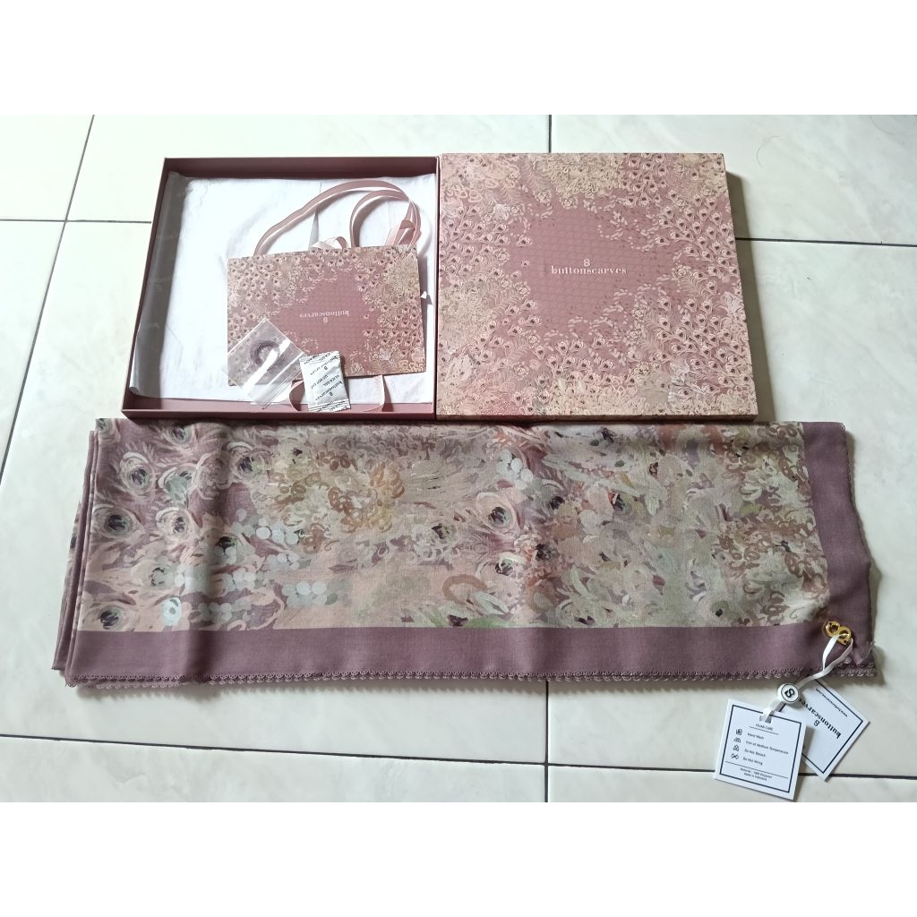 buttonscarves ederra