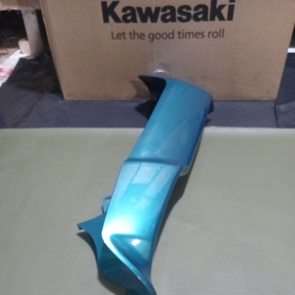 sayap kanan kawasaki kaze r hijau tosca