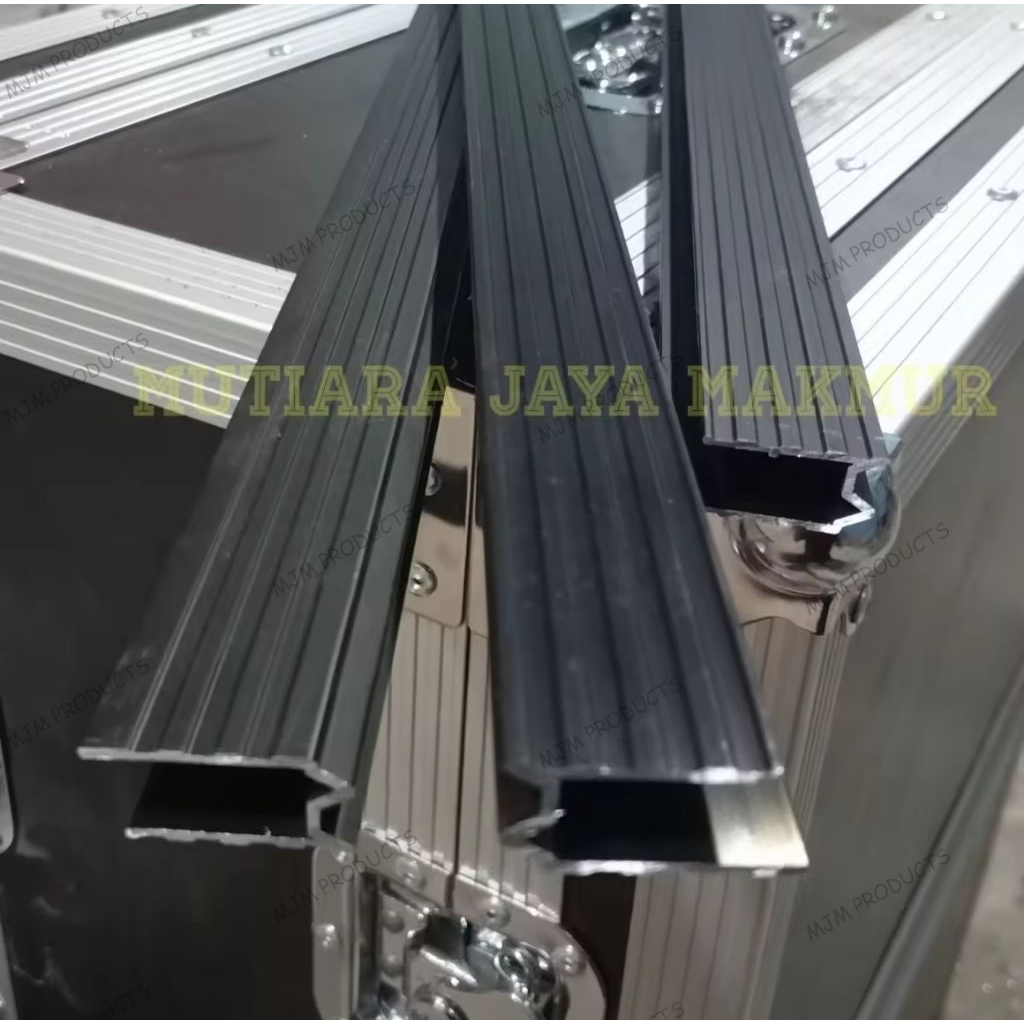 LIST ALUMINIUM M / U HITAM SIKU FROPIL ALUMINIUM HITAM LIS M