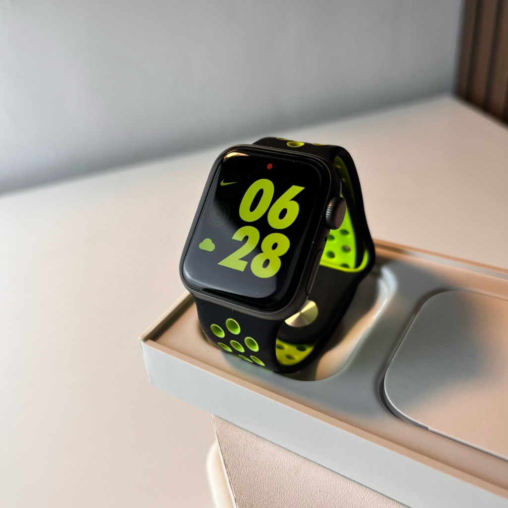 Apple Watch Series 5 40mm GPS CELL Nike Version iwatch