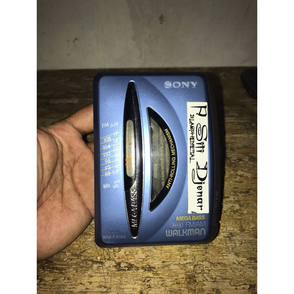 Walkman type WM-FX195