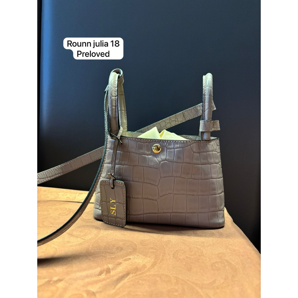 tas merk asli rounn julia 18 likenew dustbag semua masi ada