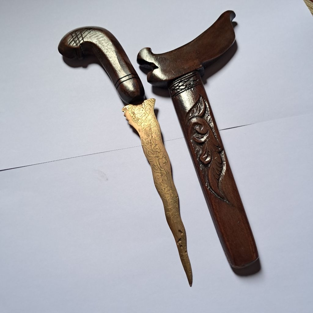 Keris mini bahan kuningan kaligrafi kayu rasa mala ukiran