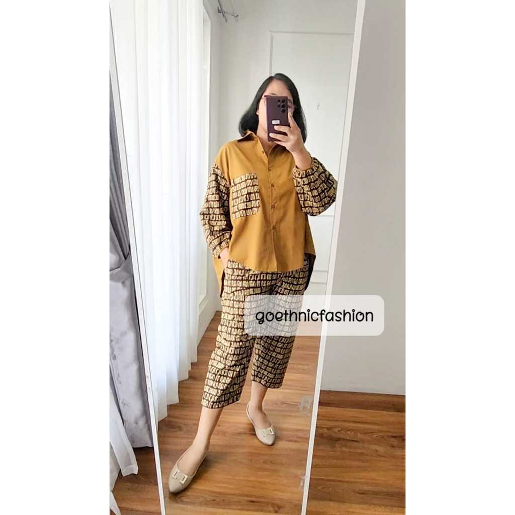 SETELAN BATIK MOTIF AKSARA JAWA