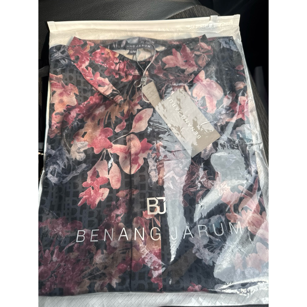 Viola Oversized Shirt Benang Jarum- Viola Shirt Benang jarum- Viola series Benang Jarum