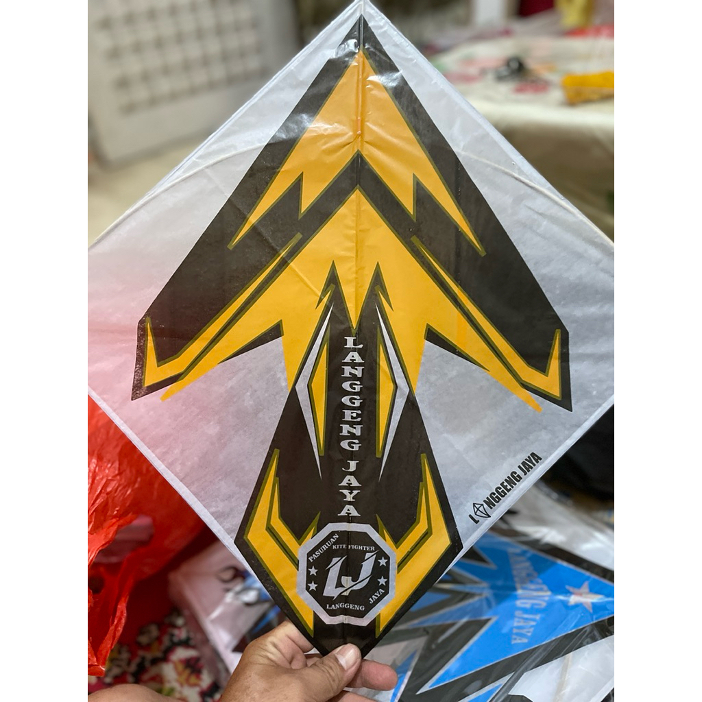 Layangan Sukhoi Superan Lilitan