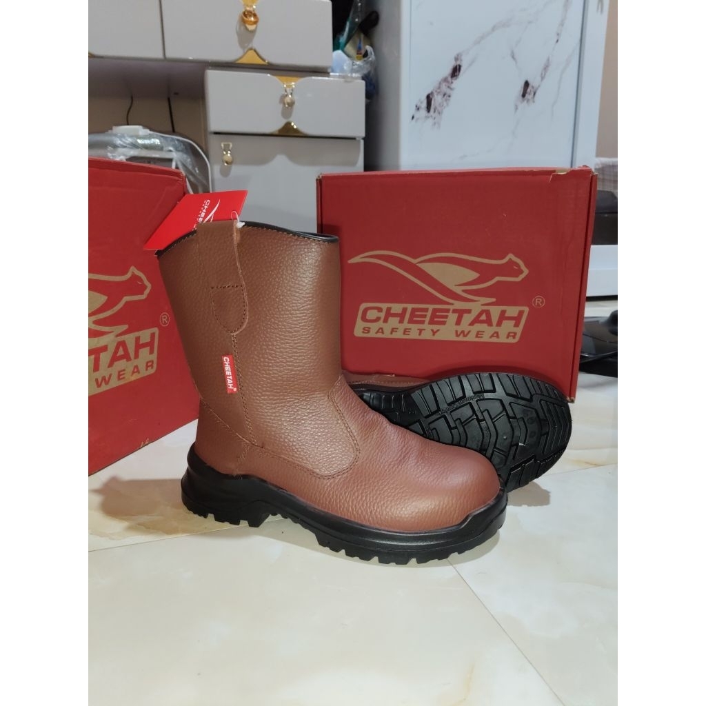 Sepatu safety Cheetah boot