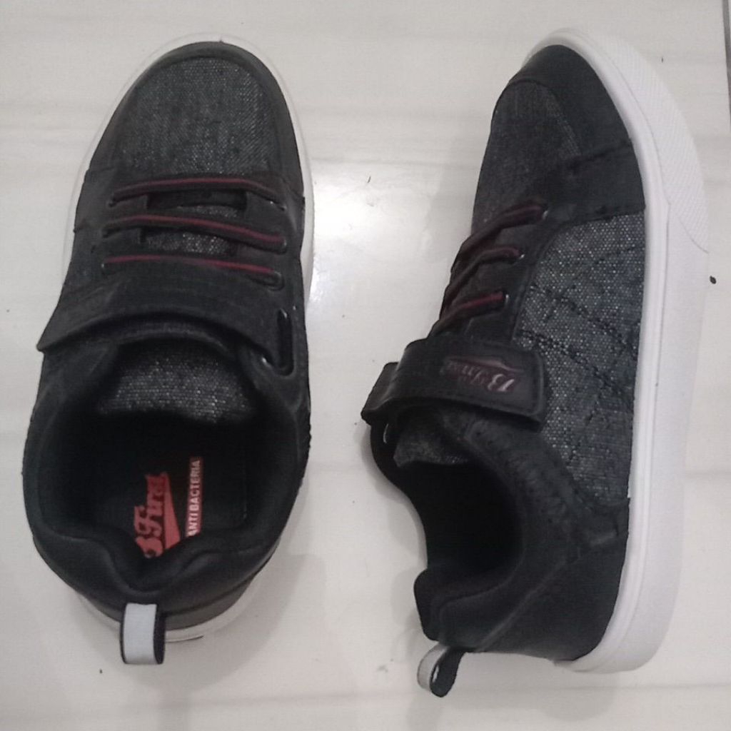 SALE Sepatu B First by BATA