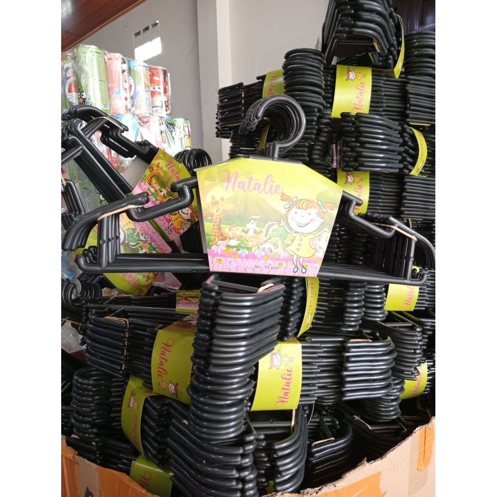 GANTUNGAN PLASTIK HITAM/HANGER PASTIK TEBAL