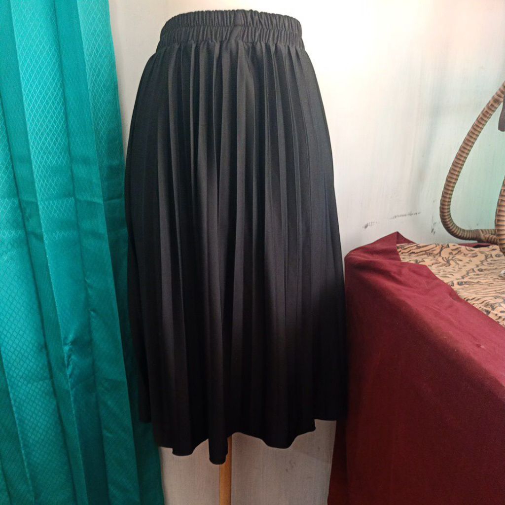 rok plisket preloved