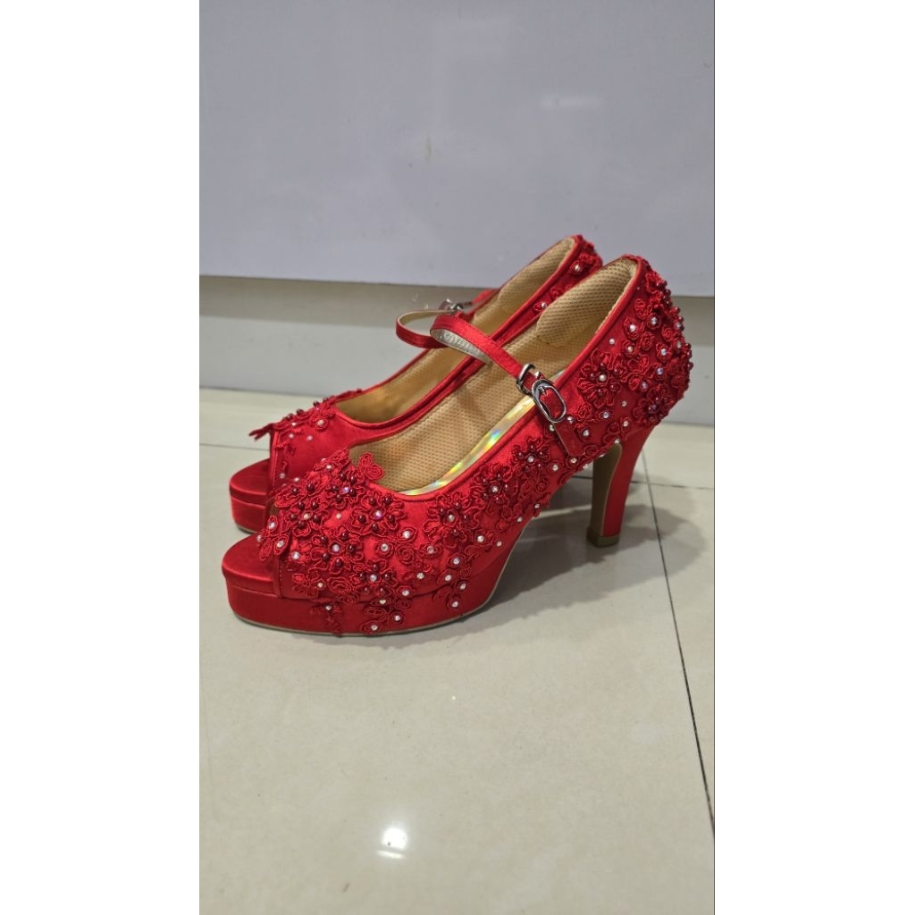 RINA THANG SANGJIT WEDDING SHOES 5 cm High Heels Bride RED SATIN Shoes with Beads size 36 Original (