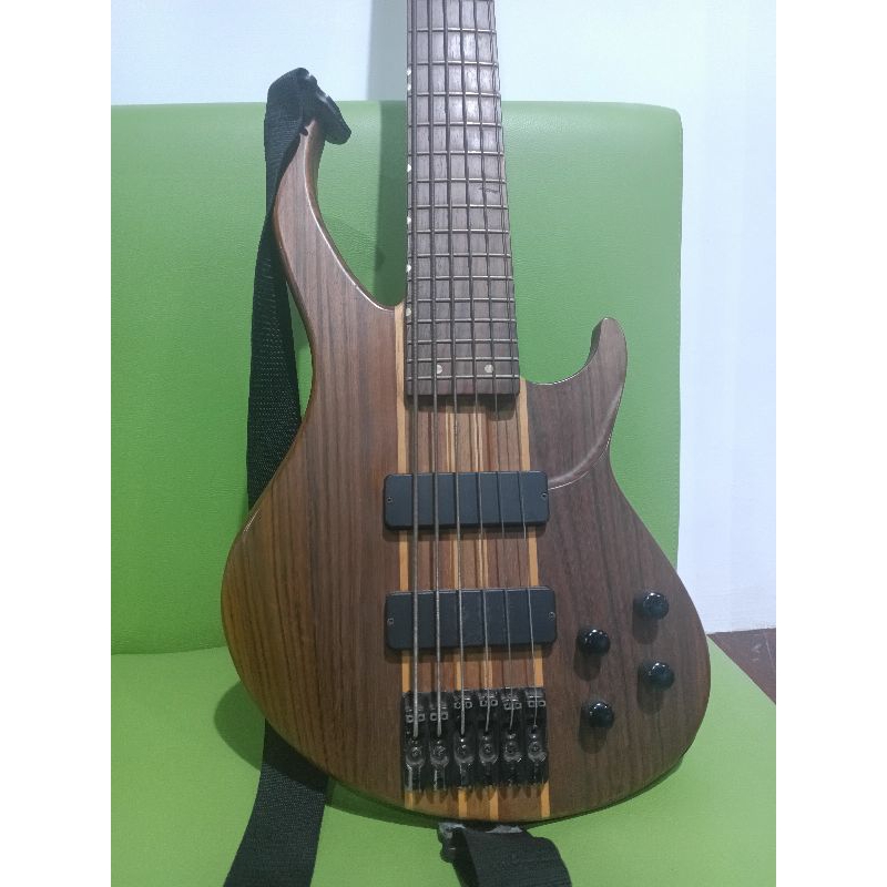 Bass Peavey Grind NTB 6 String