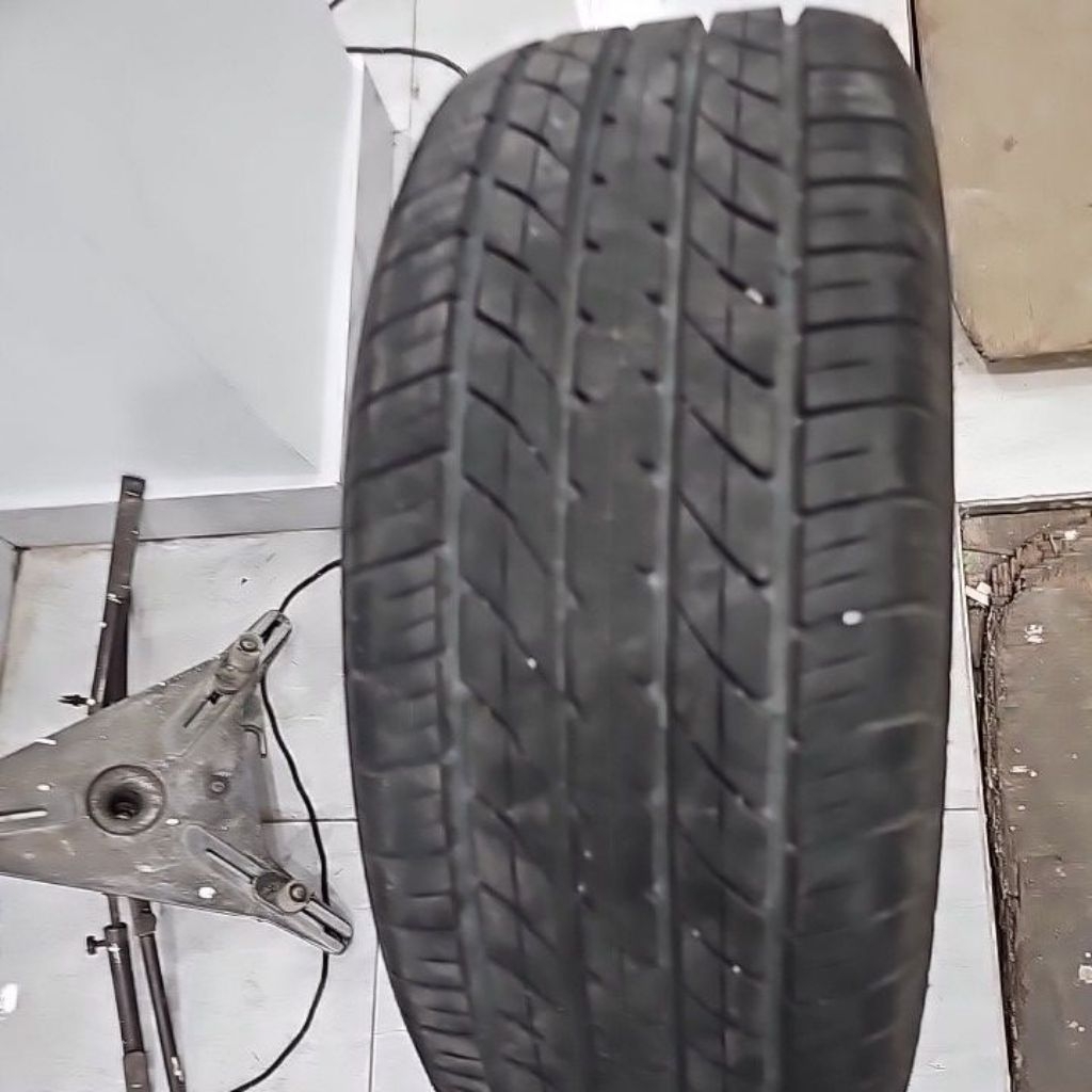 Ban Second Toyo Uk.235/50/R18