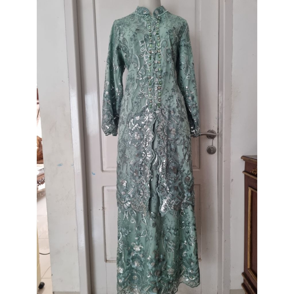 Kebaya Panjang Modern Brokat Payet Premium Warna Mint Hijau – Elegan & Mewah