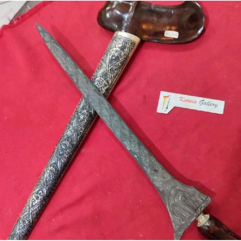 Keris batu lapak bumi dan tirto tejo