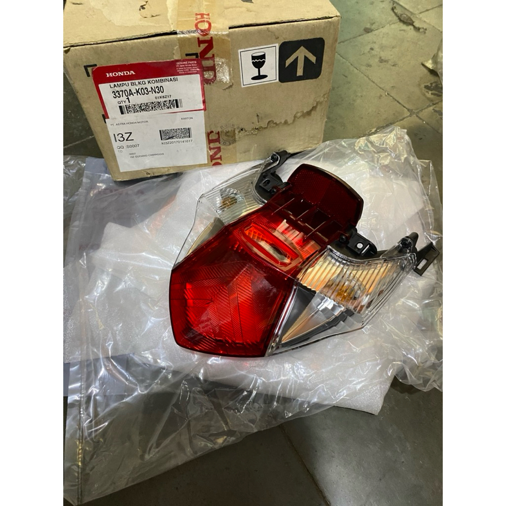 Lampu Belakang (Lighr Assy RR Comb) - Revo FI 3370AK03N30 3370a-k03-n30