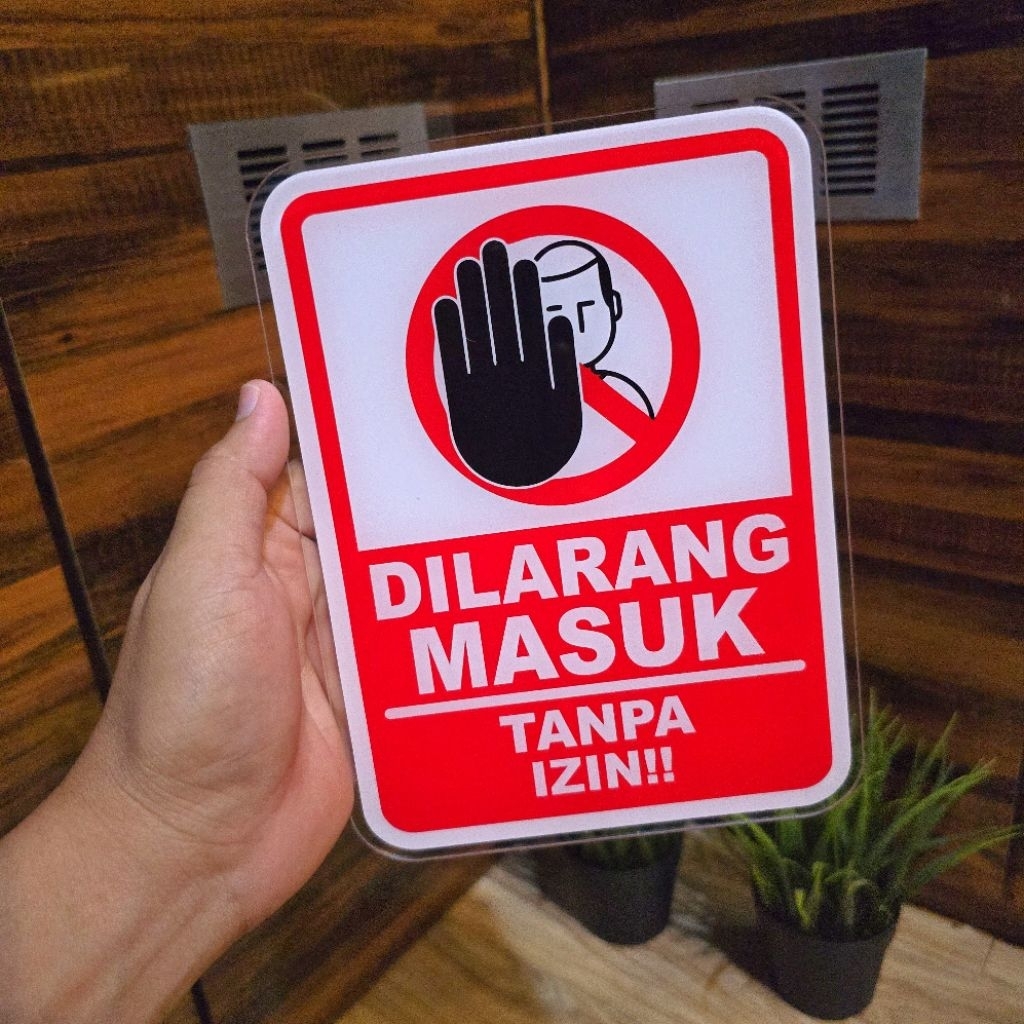 acrilik dilarang masuk tanpa izin