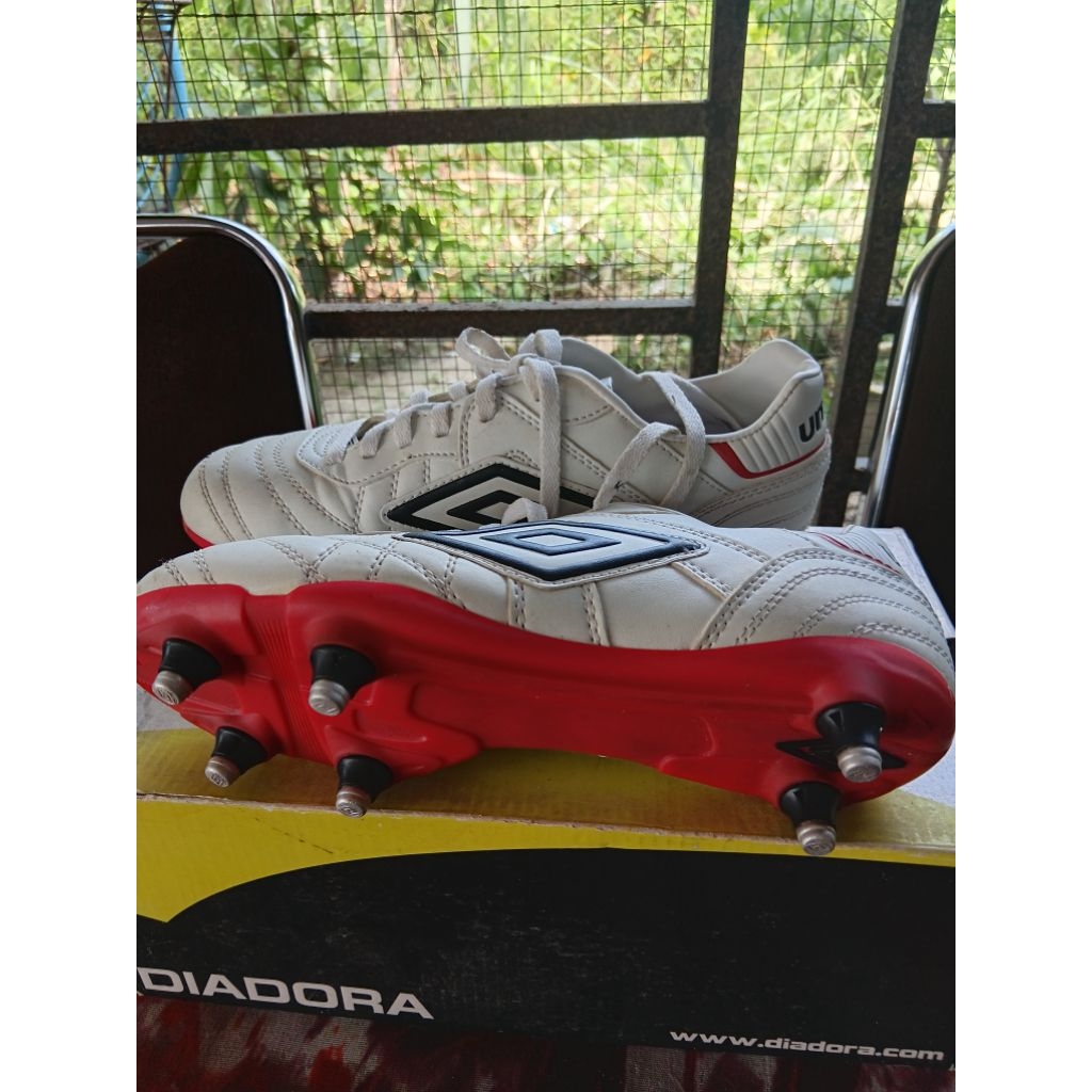 Sepatu Bola UMBRO Full Besi