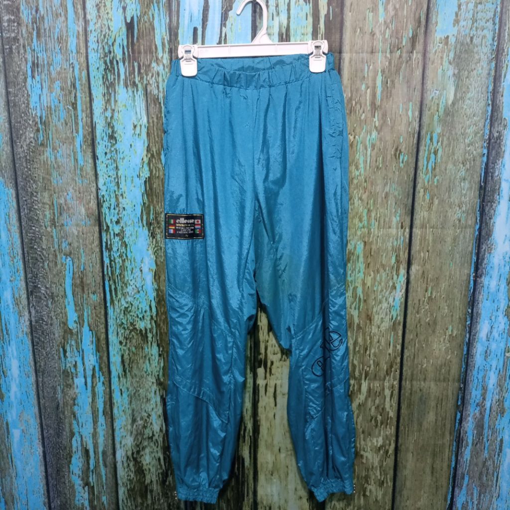 Celana training/olahraga Panjang ELLESSE size 26-31 (Lp  72-82cm Panjang 98cm)