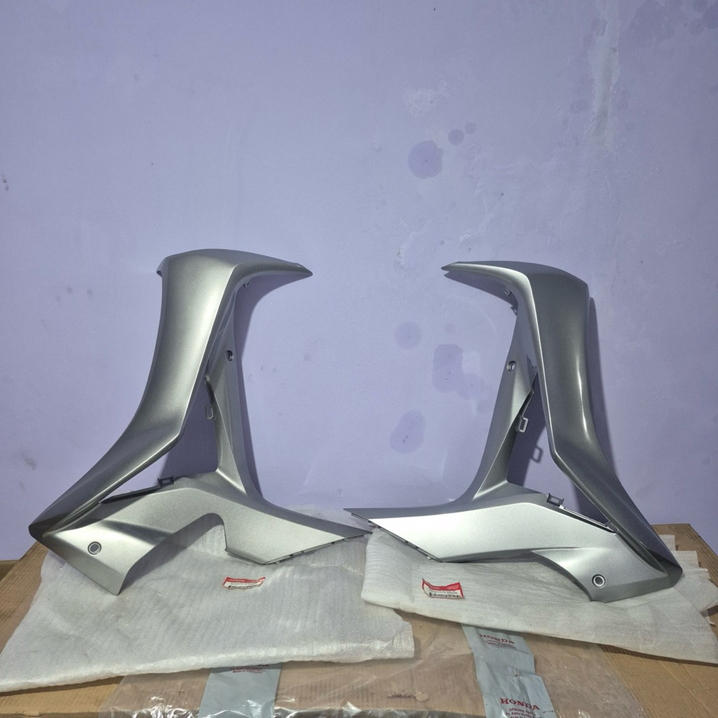 cover sayap sebeng tebeng depan honda supra x125 helm in dark grey silver metalik kanan kiri origina