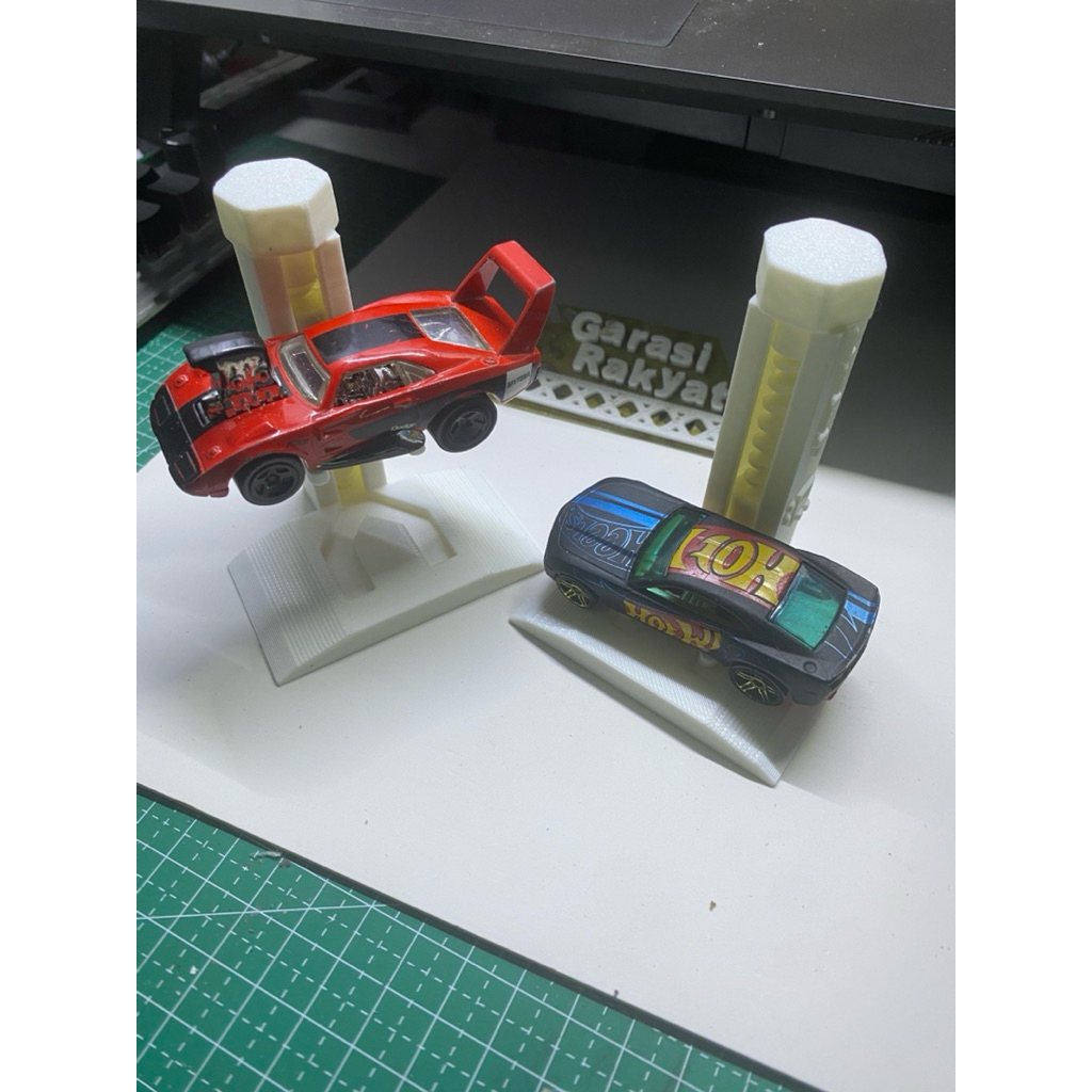 Car lift Hot wheels Interaktive - Car Lift bisa di stell naik dan turun