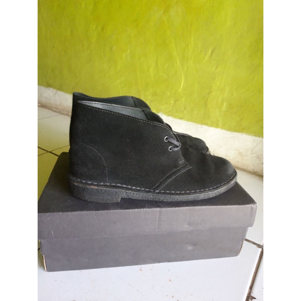 sepatu clarks desert boot black