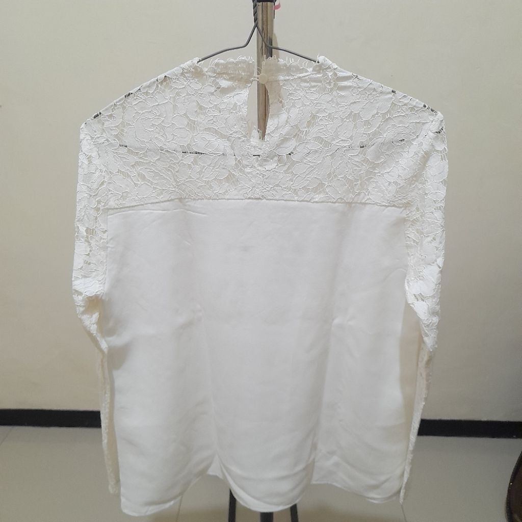 0368. Preloved Atasan Wanita Lengan Panjang Brukat Top