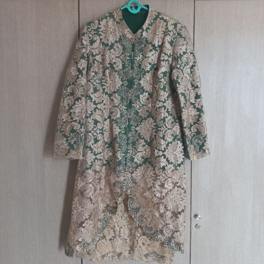 Preloved Kebaya Brukat Jumbo Berpayet
