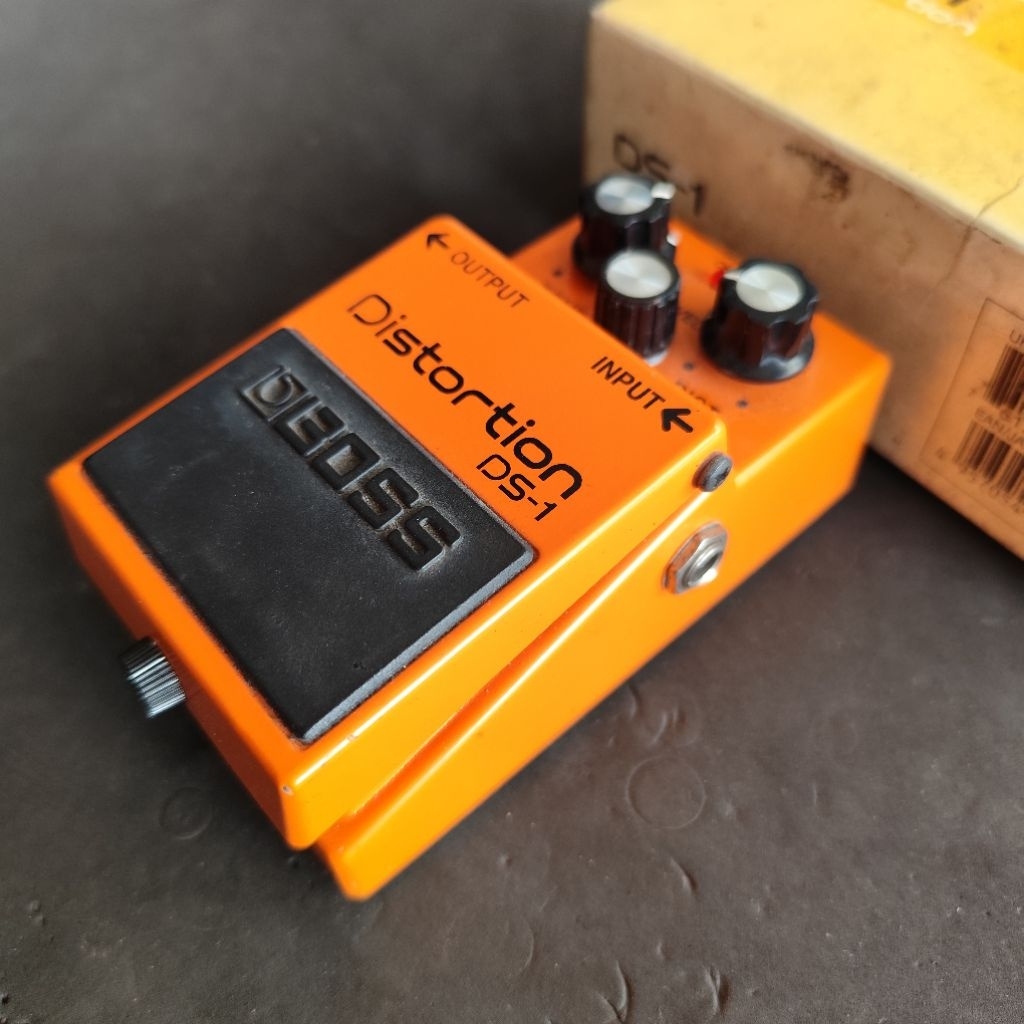 Boss DS 1 Distortion, Efek Gitar, Distorsi, Metal, Rock, Not DS 1