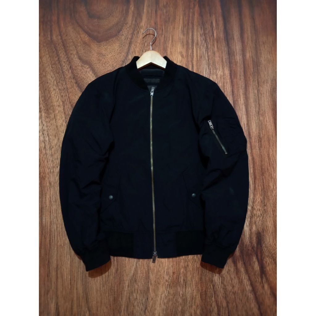 Jaket Bomber Uniqlo second