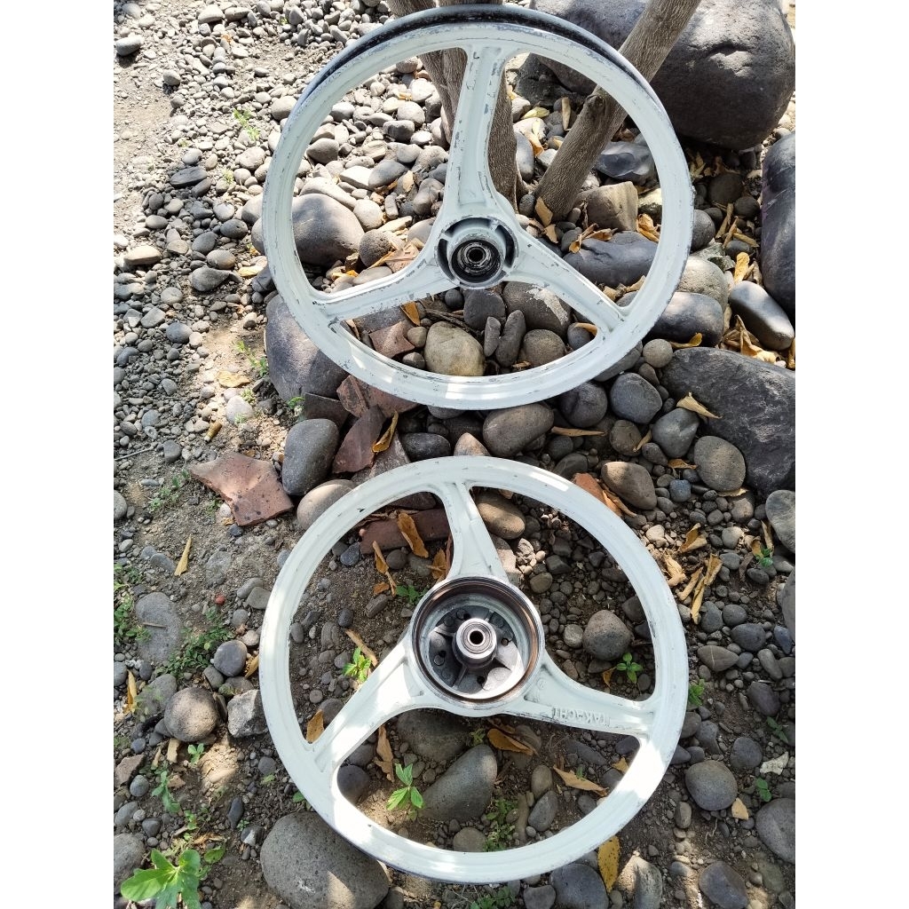 velg racing velg palang pelek racing pelek palang velg palang 3 velg rising rims alloy velg Yamaha r