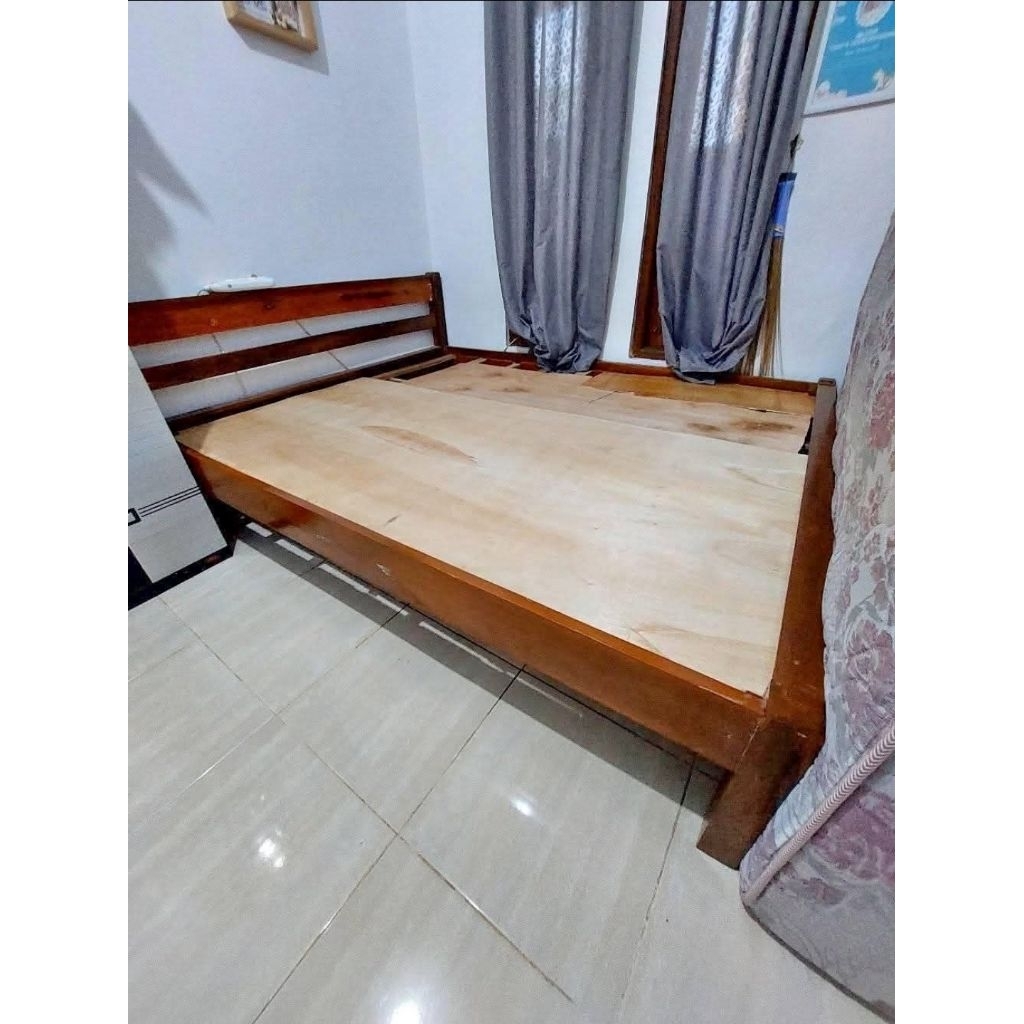 Dipan Kayu Jati 200x160 cm
