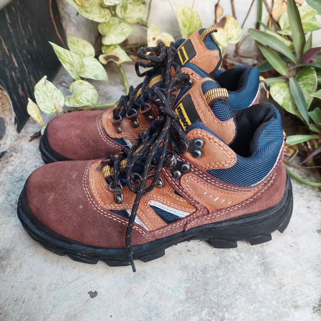 sepatu safety second krisbow size 39(24cm)