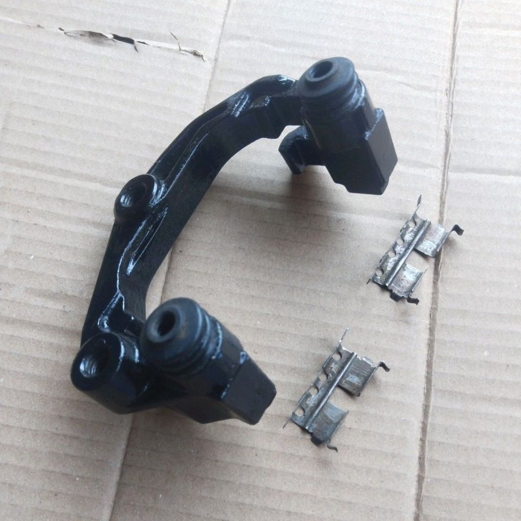 Breket DUDUKAN KALIPER YAMAHA F1Z R FIZ R FORCE ONE VEGA LAMA RX KING ORI COPOTAN