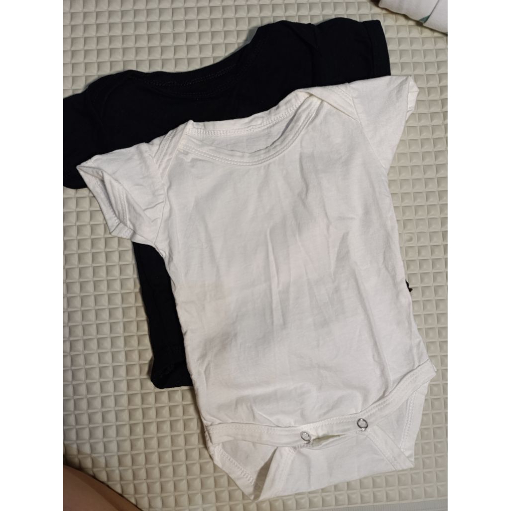 PRELOVED bodysuit bayi newborn hitam putih