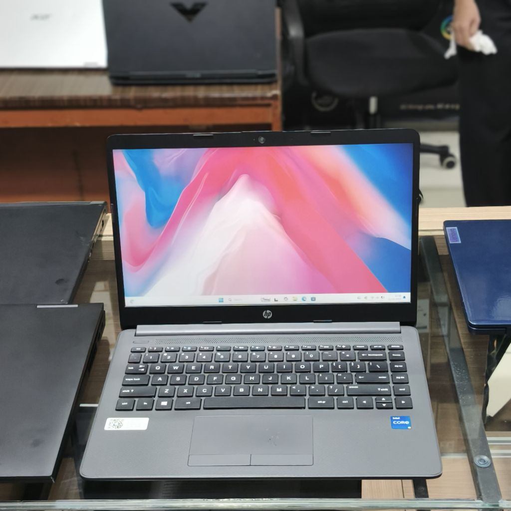 LAPTOP HP 240G8 INTEL i5 GEN 11 RAM 8GB SSD 512GB LAYAR 14in INTEL IRIS Xe